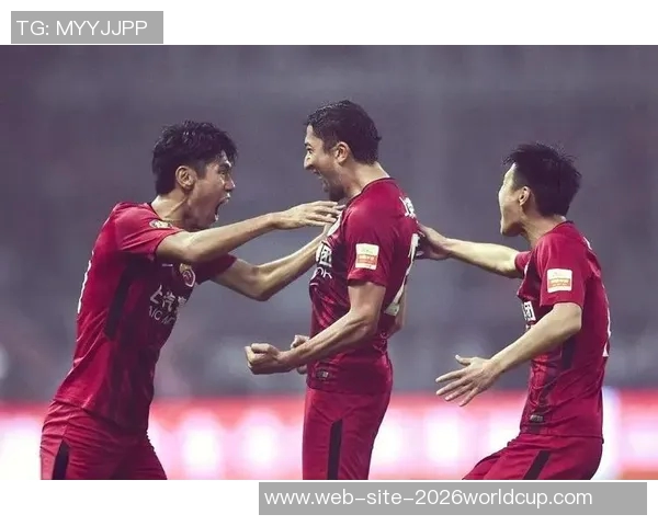 辽宁鸿运迎战上海上港争夺中超联赛关键三分的激烈对决